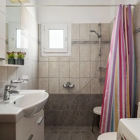 Traditional Rustic Maisonette And House By Konnect Apartamento *