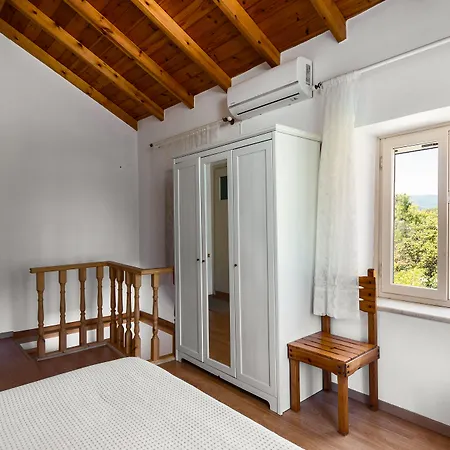 Apartamento Traditional Rustic Maisonette And House By Konnect *