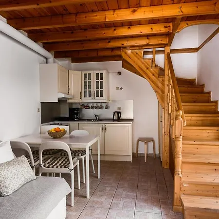 아파트 Traditional Rustic Maisonette And House By Konnect Agios Ioannis Peristerion