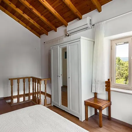 Traditional Rustic Maisonette And House By Konnect 아파트 Agios Ioannis Peristerion