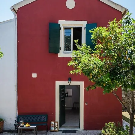 Traditional Rustic Maisonette And House By Konnect 아파트 Agios Ioannis Peristerion