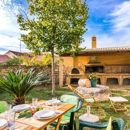 Traditional Rustic Maisonette And House By Konnect *