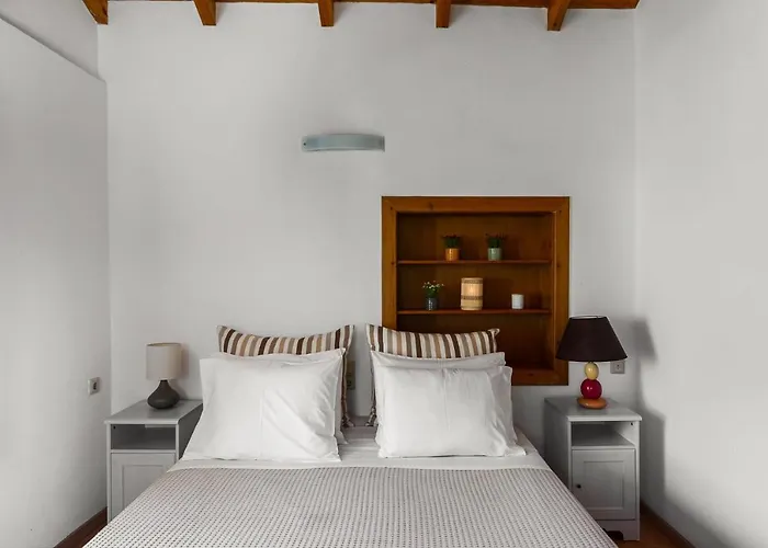 公寓 Traditional Rustic Maisonette By Konnect