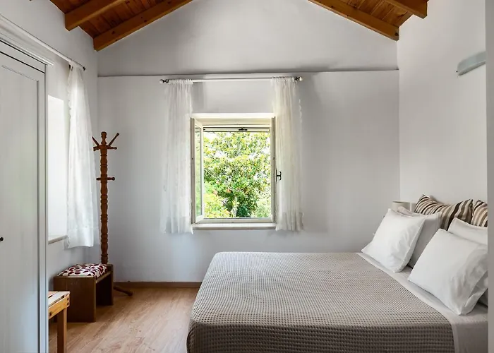 Traditional Rustic Maisonette By Konnect * 阿基奥斯·伊奥尼斯·佩里斯特